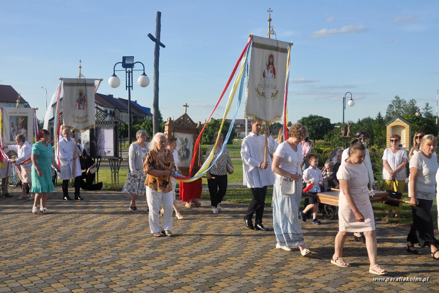 44 Procesja eucharystyczna.jpg